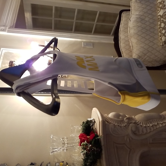 NIKE MAX Dri-FIT  RETRO Swoosh Air Max Sports Bra. $80 New with tags! - Picture 4 of 16